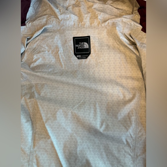 The North Face Women's Windbreaker - Picture 4 of 5
